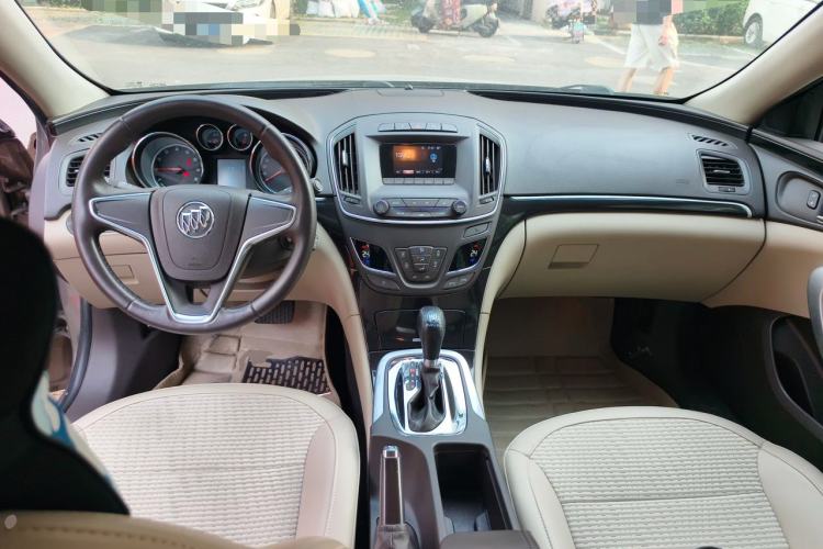 Used Buick Regal 2015 2.0L Leading Fashion Edition Center Console