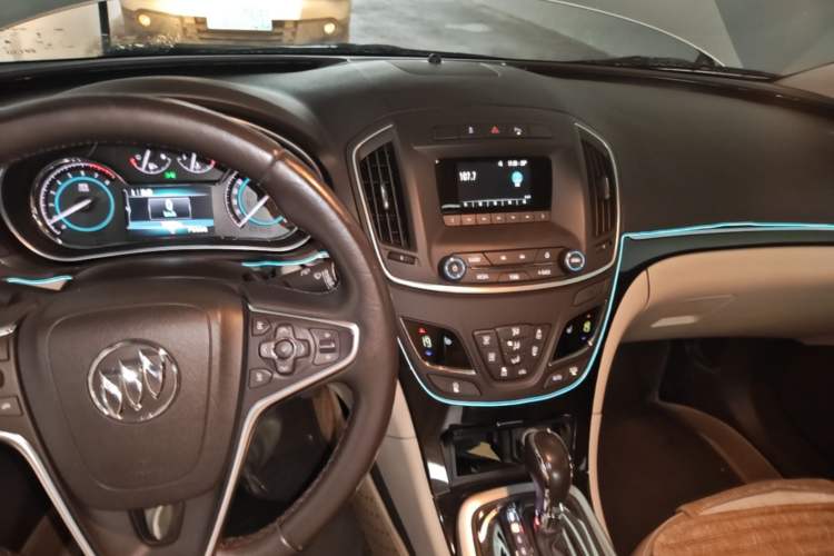 Used Buick Regal 2015 2.0L Elite Fashion Edition Center Console