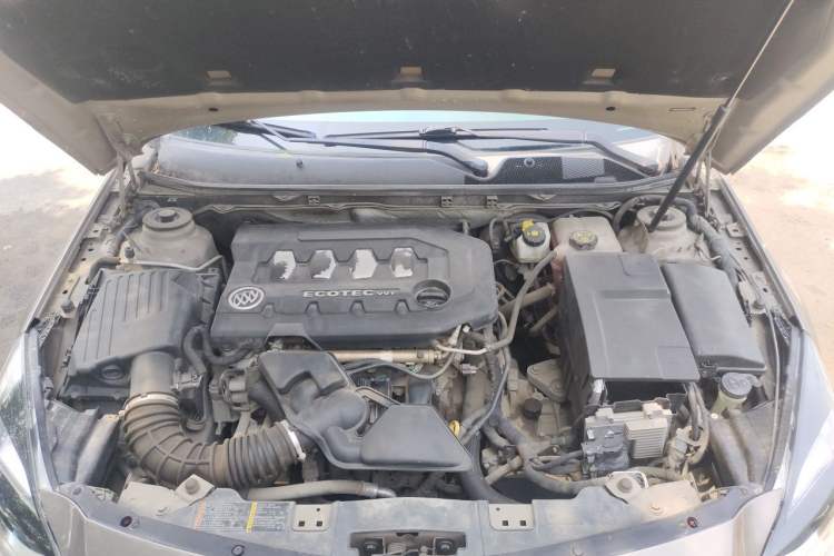 Used Buick Regal 2015 2.0L Leading Fashion Edition Engine Bay