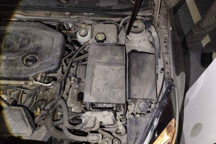 Used Buick Regal 2015 2.0L Elite Fashion Edition Engine Bay Left