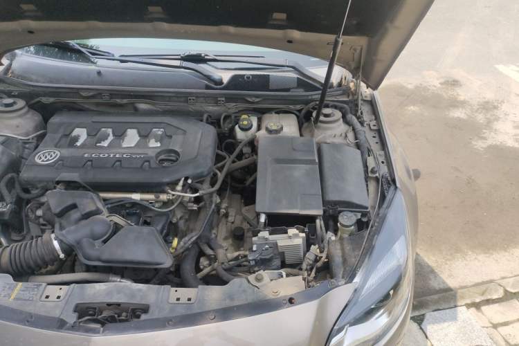 Used Buick Regal 2015 2.0L Leading Fashion Edition Engine Bay Left