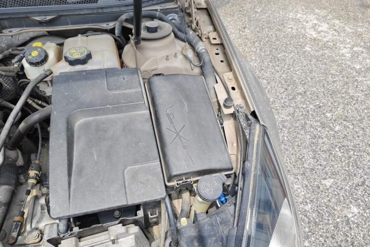 Used Buick Regal 2015 2.0L Elite Fashion Edition Engine Bay Left