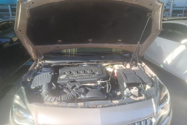Used Buick Regal 2015 2.0L Elite Fashion Edition Engine Bay