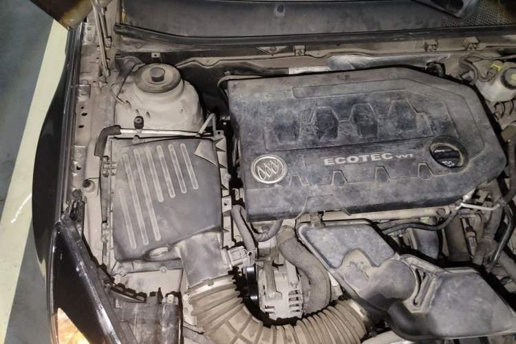 Used Buick Regal 2015 2.0L Elite Fashion Edition Engine Bay Right