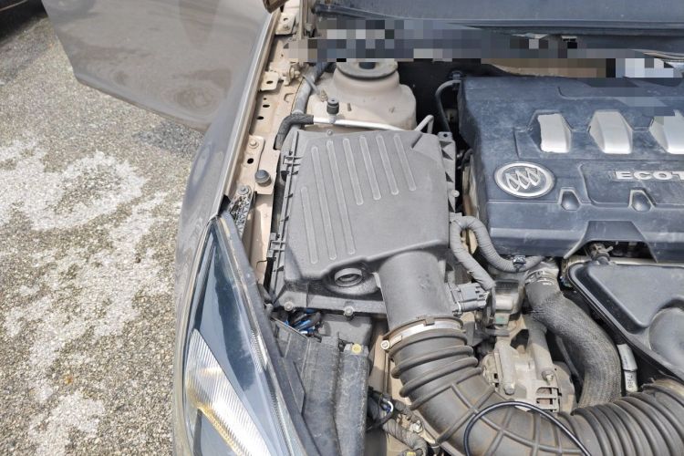 Used Buick Regal 2015 2.0L Elite Fashion Edition Engine Bay Right