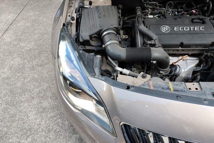Used Buick Regal 2015 1.6T Elite Tech Model Engine Bay Right