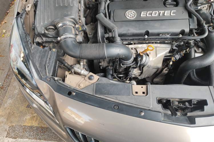 Used Buick Regal 2015 1.6T Elite Tech Model Engine Bay Right