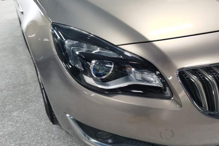 Used Buick Regal 2015 2.0L Leading Fashion Edition Exterior 3