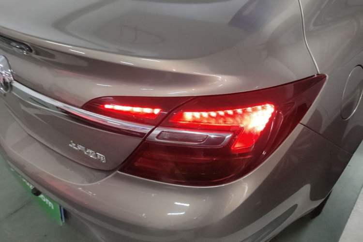Used Buick Regal 2015 1.6T Elite Tech Model Exterior 3
