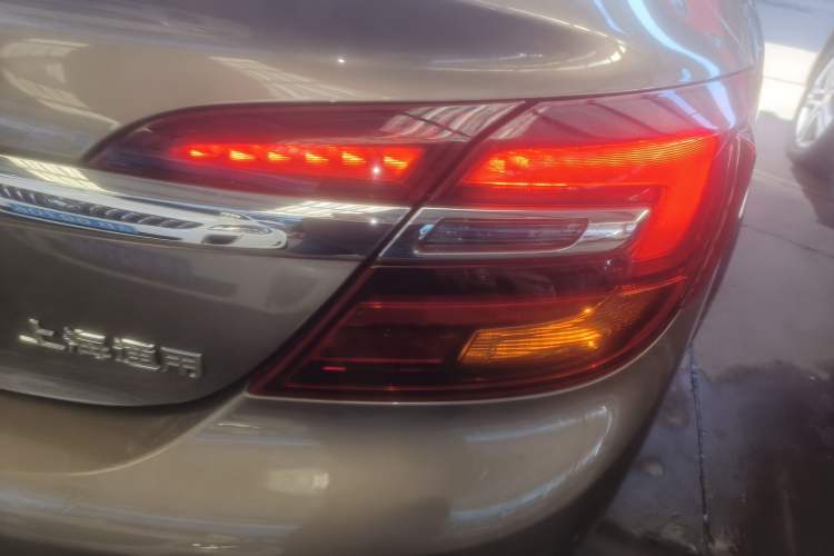Used Buick Regal 2015 2.0L Elite Fashion Edition Exterior 3