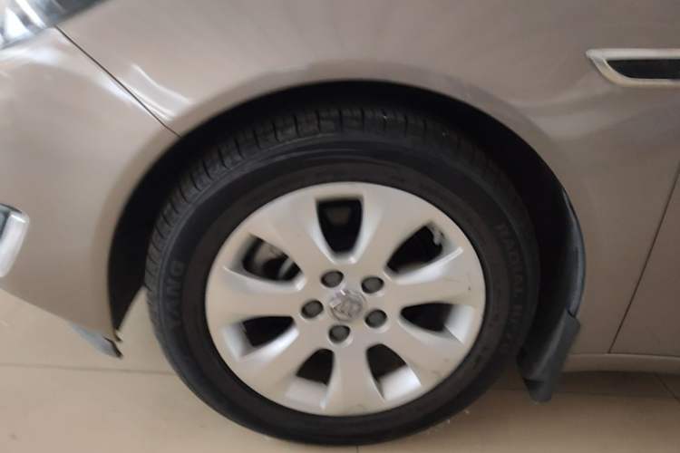 Used Buick Regal 2015 1.6T Leading Technology Model Exterior 4