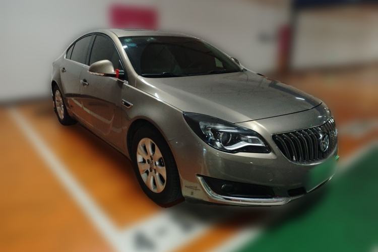 Used Buick Regal 2015 1.6T Leading Technology Model Front Right 45 Deg
