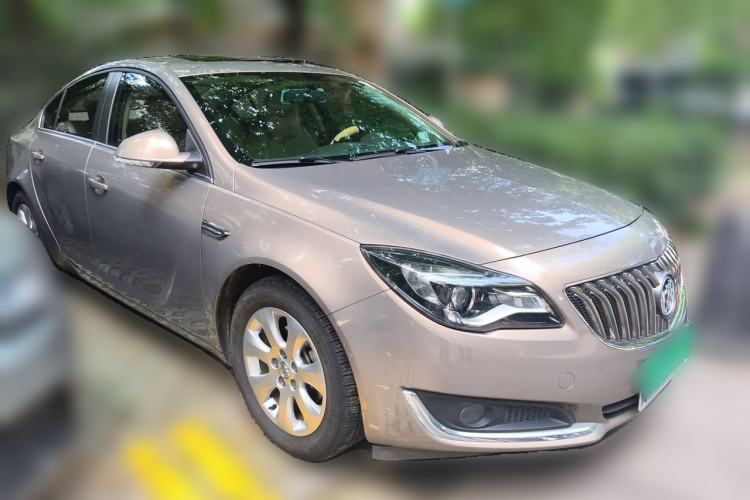 Used Buick Regal 2015 2.0L Leading Fashion Edition Front Right 45 Deg