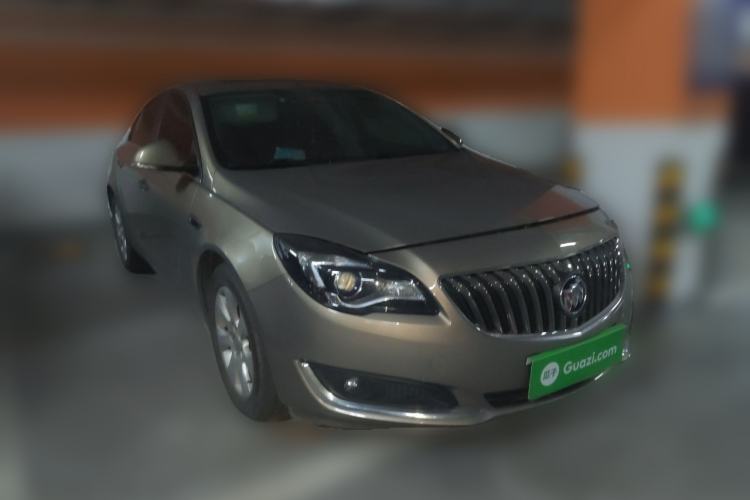 Used Buick Regal 2015 1.6T Leading Technology Model Front Right 45 Deg