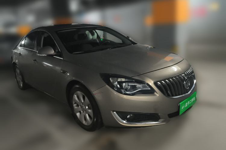 Used Buick Regal 2015 1.6T Leading Technology Model Front Right 45 Deg