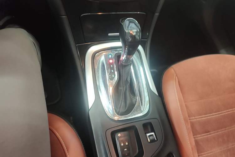 Used Buick Regal 2015 1.6T Elite Tech Model Gear Lever
