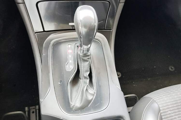 Used Buick Regal 2015 1.6T Leading Technology Model Gear Lever