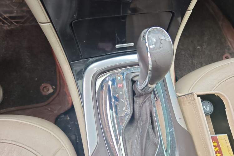 Used Buick Regal 2015 2.0L Elite Fashion Edition Gear Lever