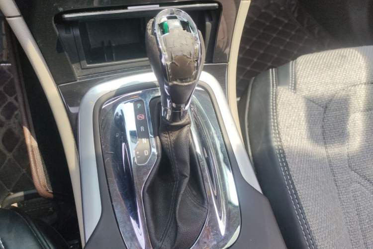 Used Buick Regal 2015 2.0L Leading Fashion Edition Gear Lever