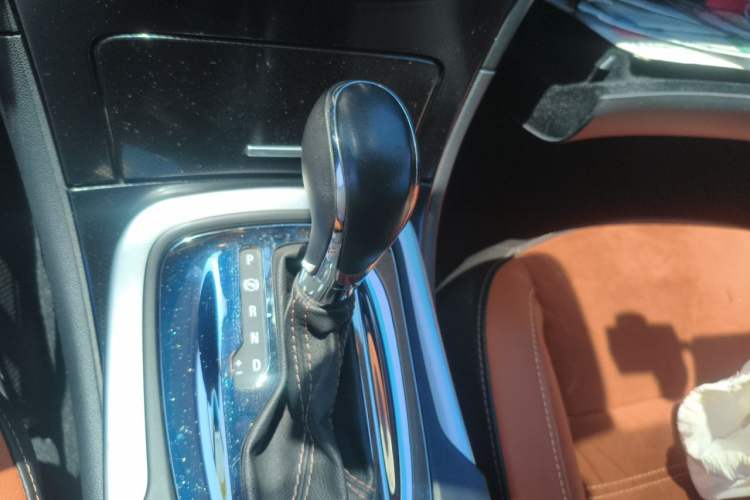 Used Buick Regal 2015 1.6T Elite Tech Model Gear Lever