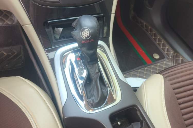 Used Buick Regal 2015 2.0L Leading Fashion Edition Gear Lever