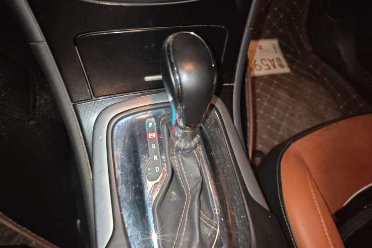 Used Buick Regal 2015 1.6T Elite Tech Model Gear Lever