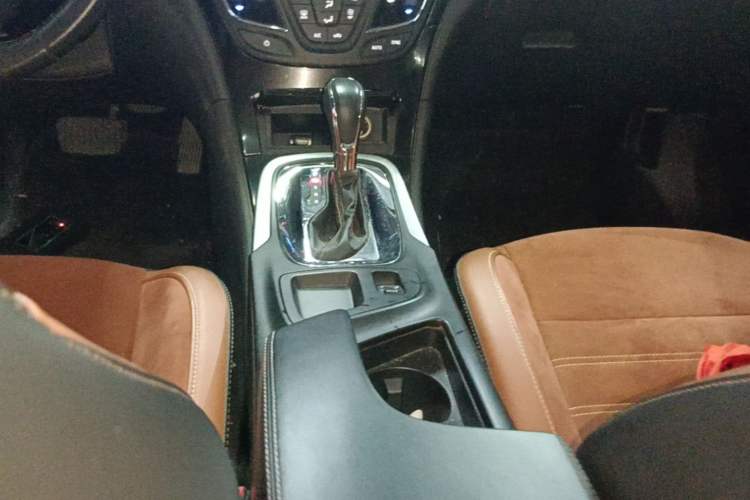 Used Buick Regal 2015 1.6T Elite Tech Model Gear Lever