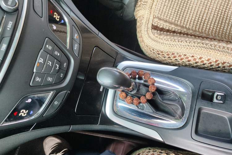 Used Buick Regal 2015 1.6T Elite Tech Model Gear Lever