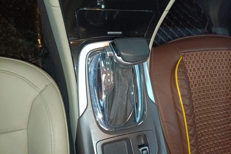 Used Buick Regal 2015 2.0L Elite Fashion Edition Gear Lever