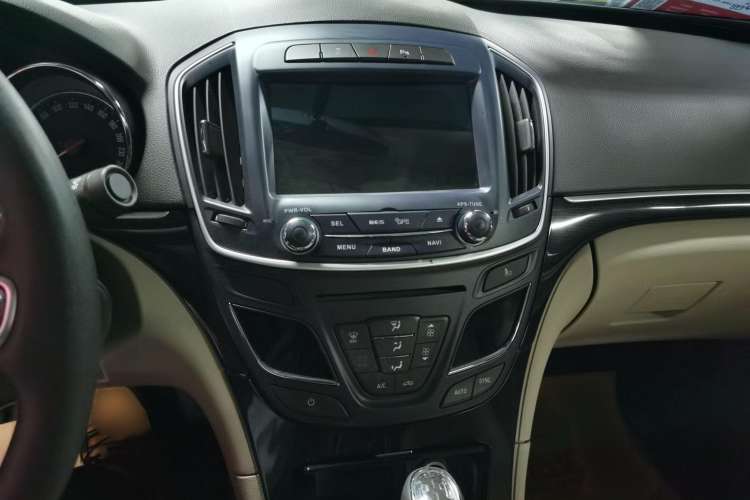 Used Buick Regal 2015 2.0L Leading Fashion Edition Interior 2