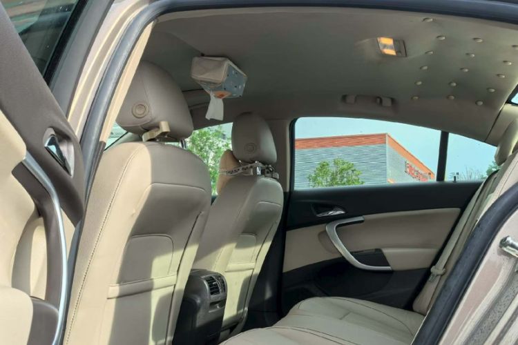 Used Buick Regal 2015 2.0L Elite Fashion Edition Interior 2