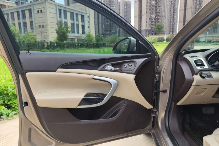 Used Buick Regal 2015 2.0L Elite Fashion Edition Interior 2