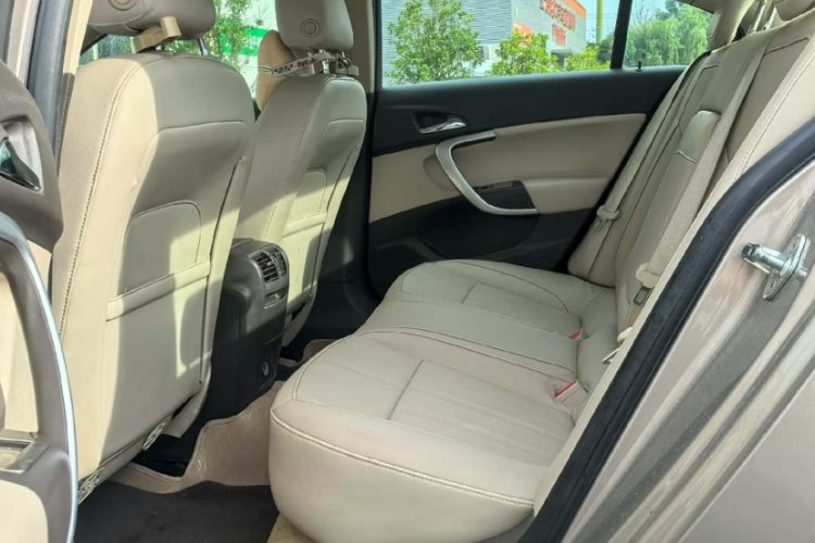 Used Buick Regal 2015 2.0L Elite Fashion Edition Interior 3