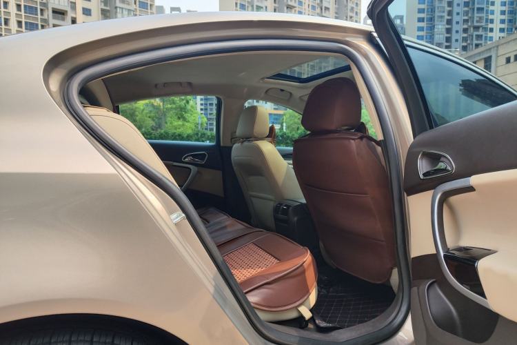 Used Buick Regal 2015 2.0L Elite Fashion Edition Interior 3