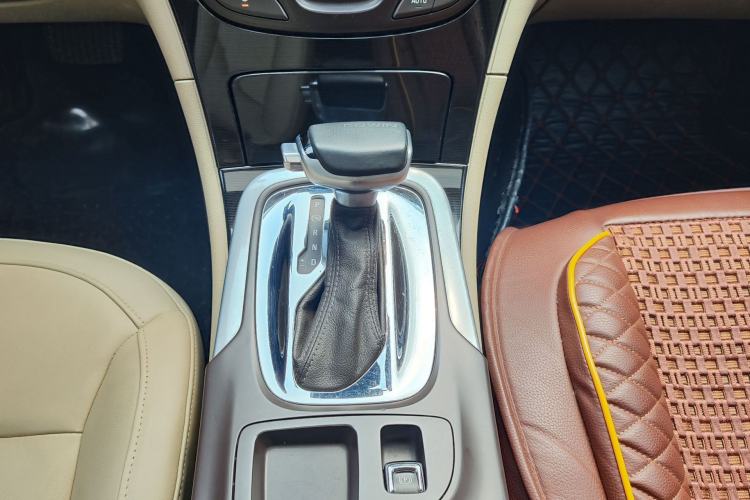 Used Buick Regal 2015 2.0L Elite Fashion Edition Interior 9