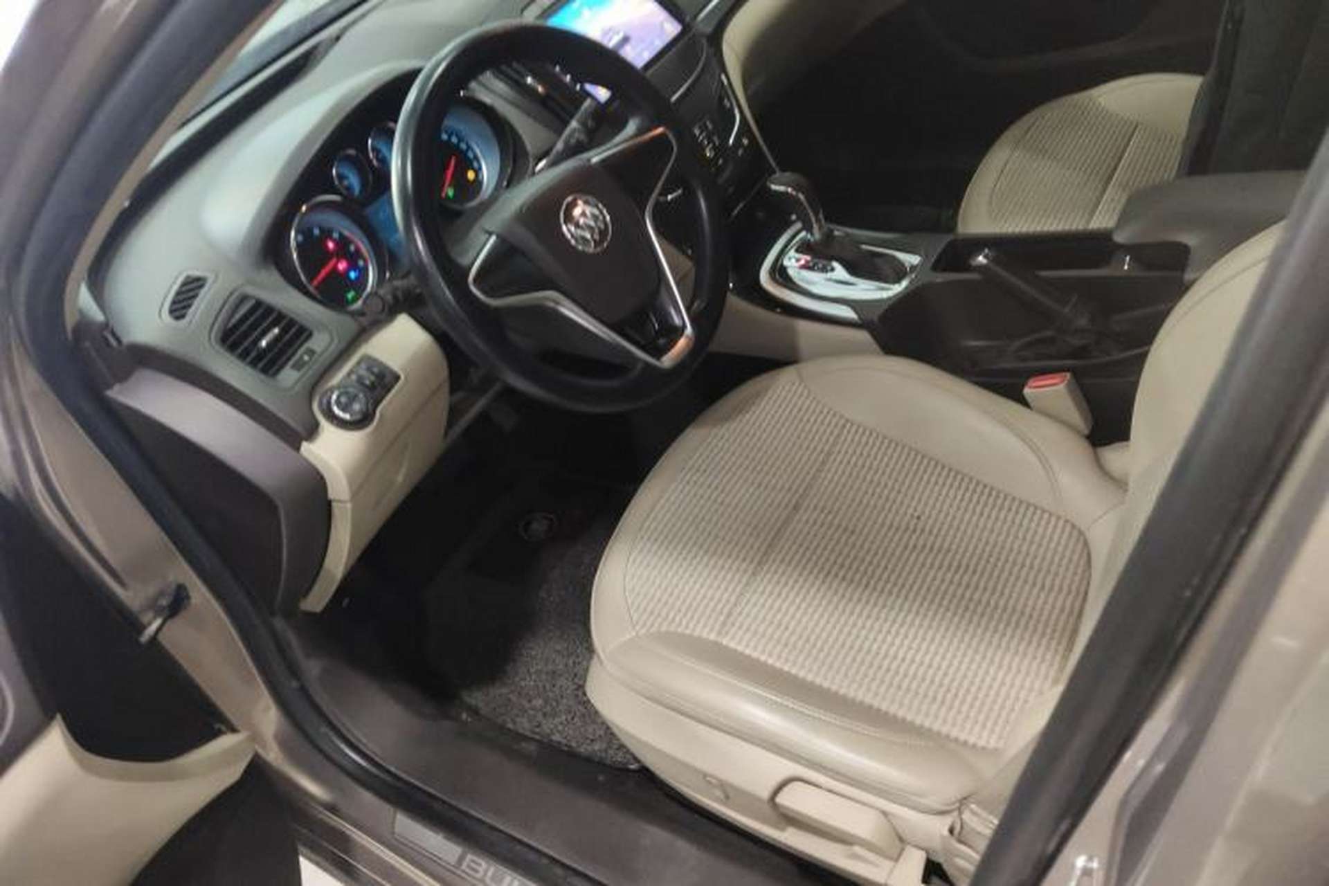 Used Buick Regal 2015 2.0L Leading Fashion Edition Left Front Seat
