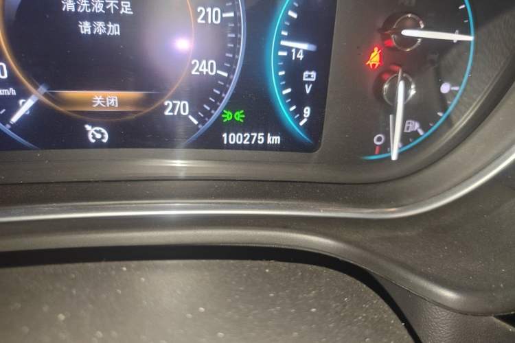 Used Buick Regal 2015 1.6T Elite Tech Model Odometer Close Up