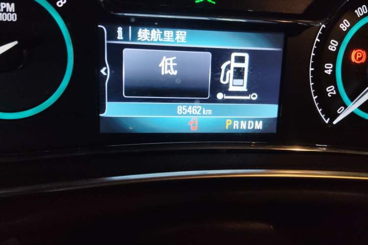 Used Buick Regal 2015 2.0L Elite Fashion Edition Odometer Close Up