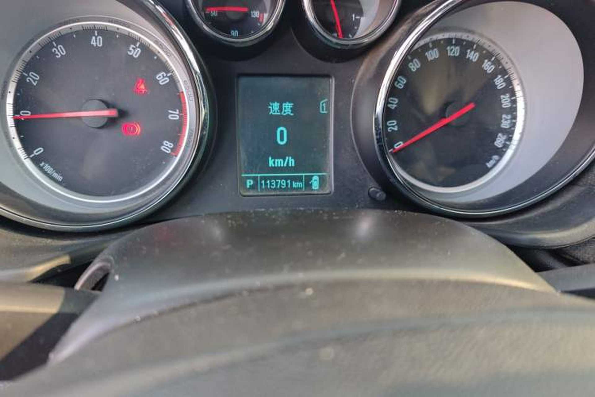 Used Buick Regal 2015 1.6T Leading Technology Model Odometer Close Up