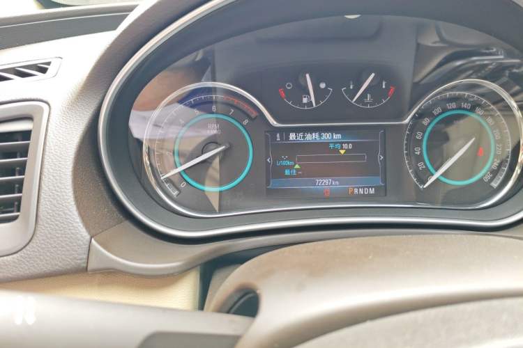 Used Buick Regal 2015 2.0L Elite Fashion Edition Odometer Close Up