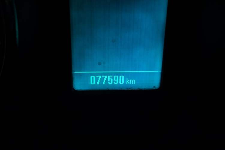 Used Buick Regal 2015 2.0L Leading Fashion Edition Odometer Close Up