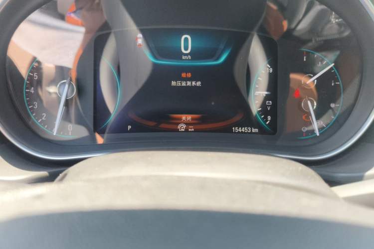 Used Buick Regal 2015 1.6T Elite Tech Model Odometer Close Up