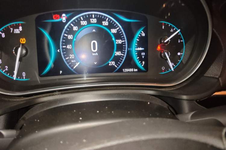 Used Buick Regal 2015 1.6T Elite Tech Model Odometer Close Up