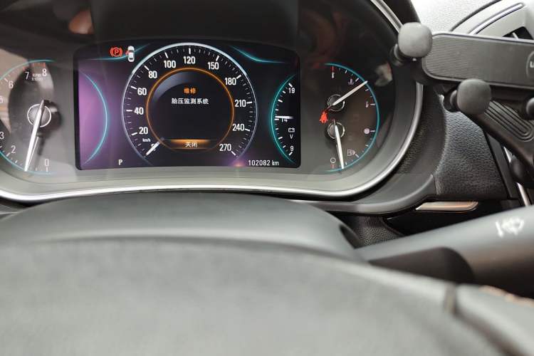 Used Buick Regal 2015 1.6T Elite Tech Model Odometer Close Up