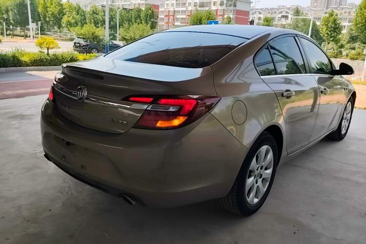 Used Buick Regal 2015 1.6T Leading Technology Model Rear Right 45 Deg
