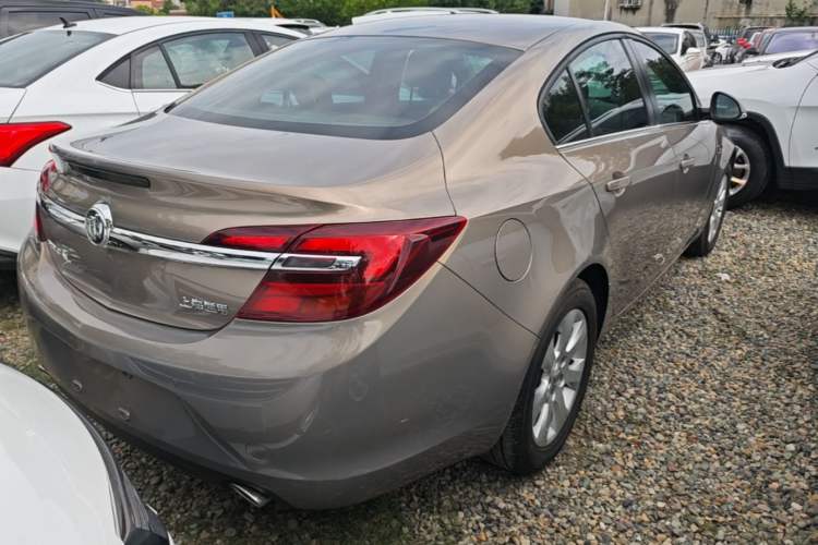 Used Buick Regal 2015 2.0L Leading Fashion Edition Rear Right 45 Deg