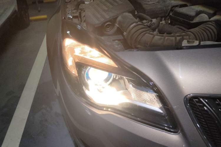 Used Buick Regal 2015 2.0L Elite Fashion Edition Right Front Headlight