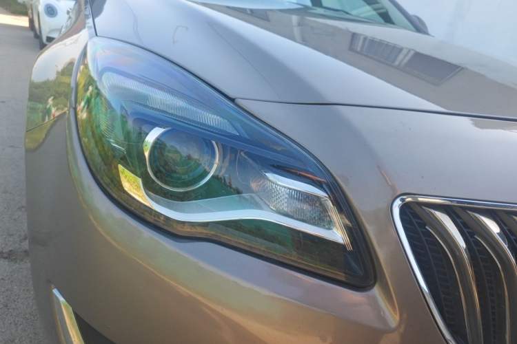 Used Buick Regal 2015 1.6T Leading Technology Model Right Front Headlight
