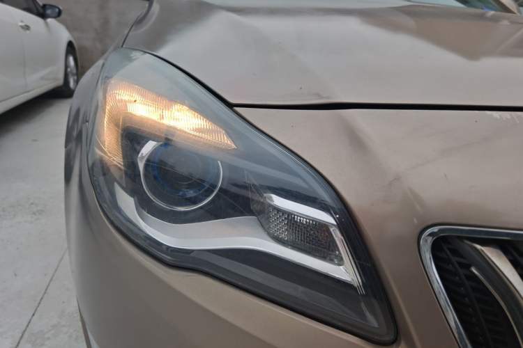 Used Buick Regal 2015 2.0L Elite Fashion Edition Right Front Headlight
