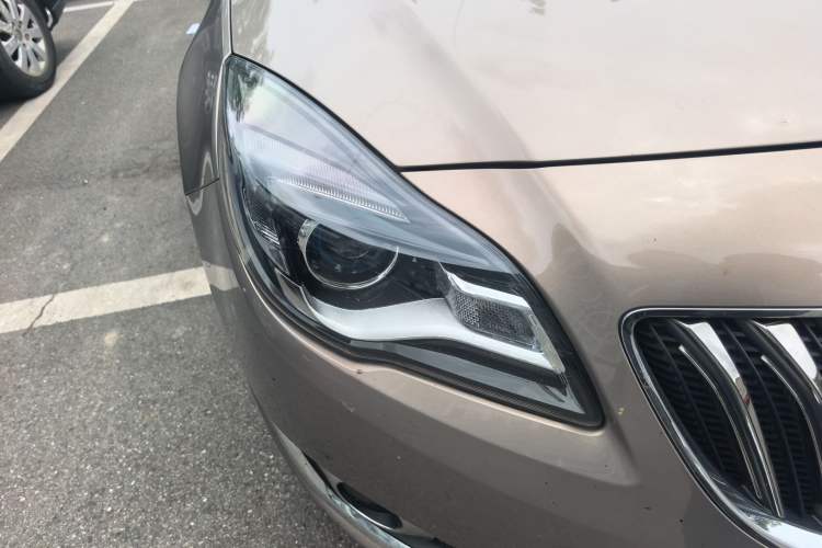 Used Buick Regal 2015 1.6T Leading Technology Model Right Front Headlight